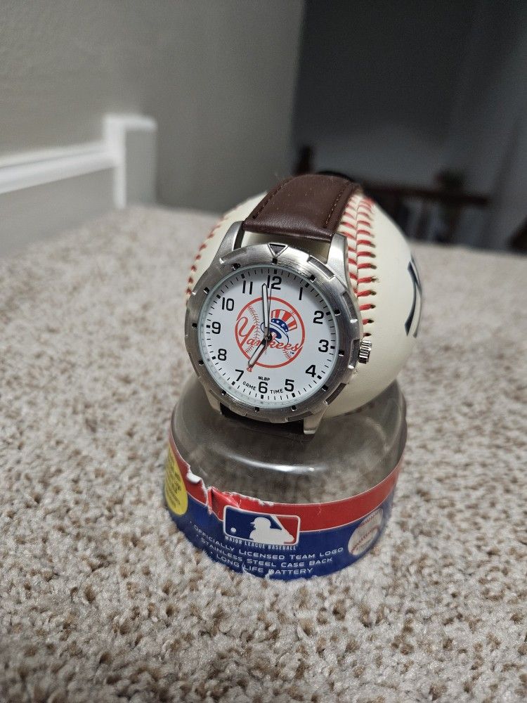 RARE - Yankees Adult Watch And MLB Rawlings Yankee Logo Baseball Set