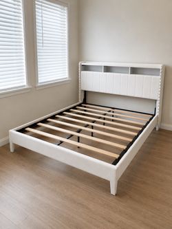 NEW 🆕 King Bed Frame / White Velvet with drawers/ Wavy light oak grain