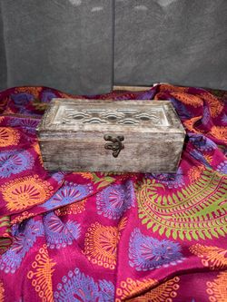 Rustic Wooden Keepsake Box with Decorative Mirrored Lid – $5