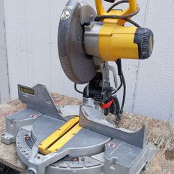DeWalt Saw With Blades 500