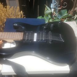 Mitchell MD150PKBK Right-Handed Solid Body 6-String Electric Guitar Black with Amp