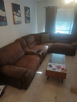 Suade couch with motorized recliners
