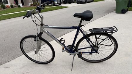 Trek Tall Hybrid bike 700c wheels 21 speed bicycle rack front suspension