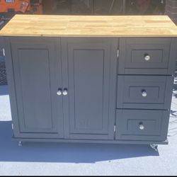 Island With Drawers And Wheels Excellent Condition 