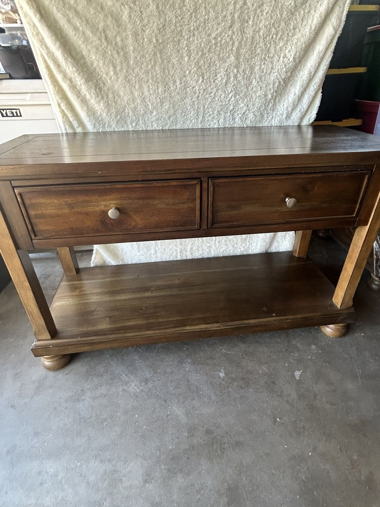 Council/Entre Table