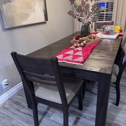 6 Piece Dining Table For Sale. 