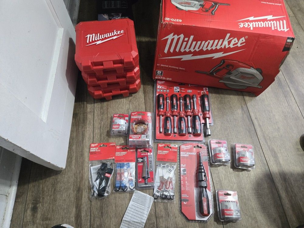 Milwaukee Saw And Accessories BRAND NEW