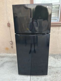 30x33x66 LG REFRIGERATOR BLACK 20cuft 3 MONTHS WARRANTY