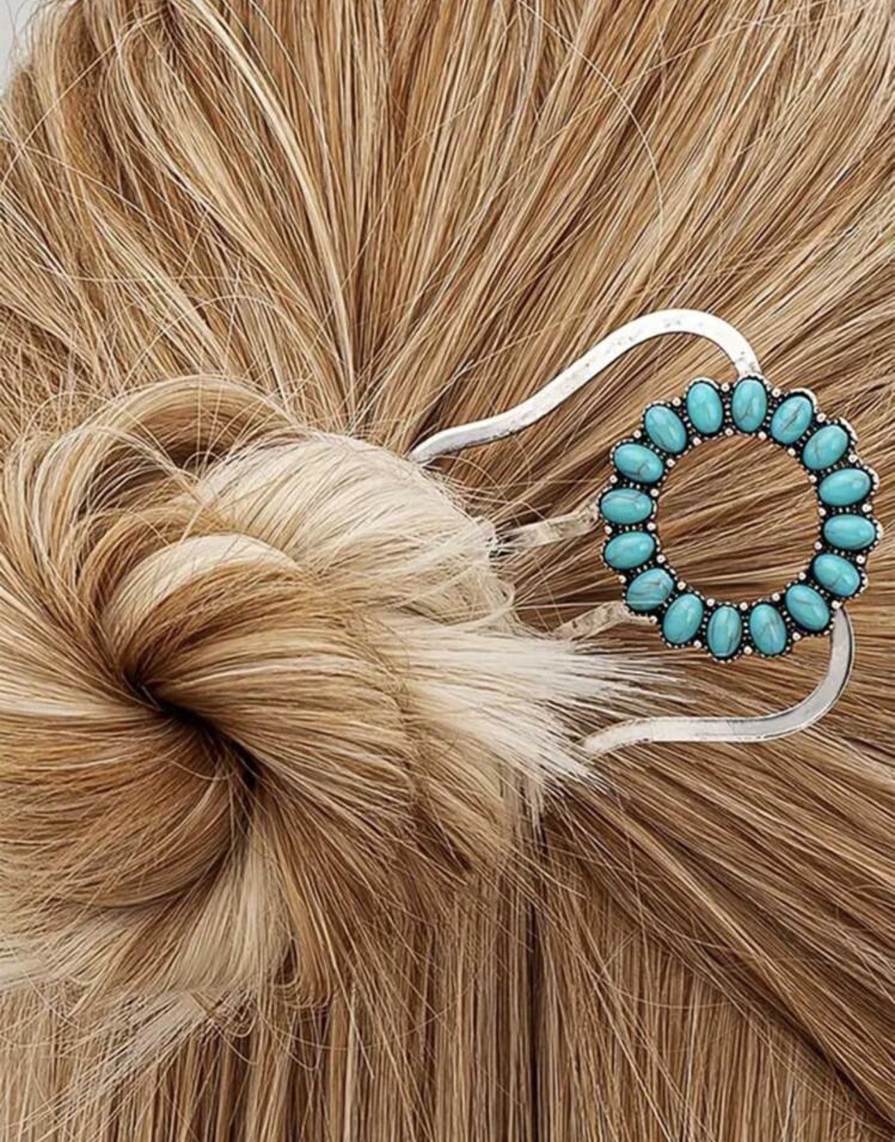 A Western Style Retro Decorative Hair Clip And Bun Styling Tool For Fashionable