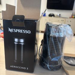 Nespresso milk frother with 3 styles of preparation and a single touch button
