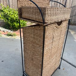 Laundry hamper