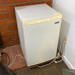 Small Freezer - Magic Chef 