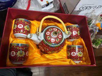 New Luoshi Chinese Porcelain Tea Set - Red Teapot and 4 Cups Gift Box