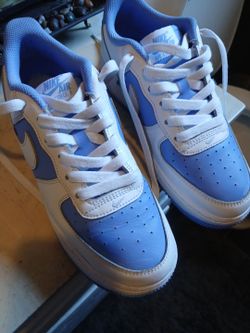 Nikes size 6 1/2 youth