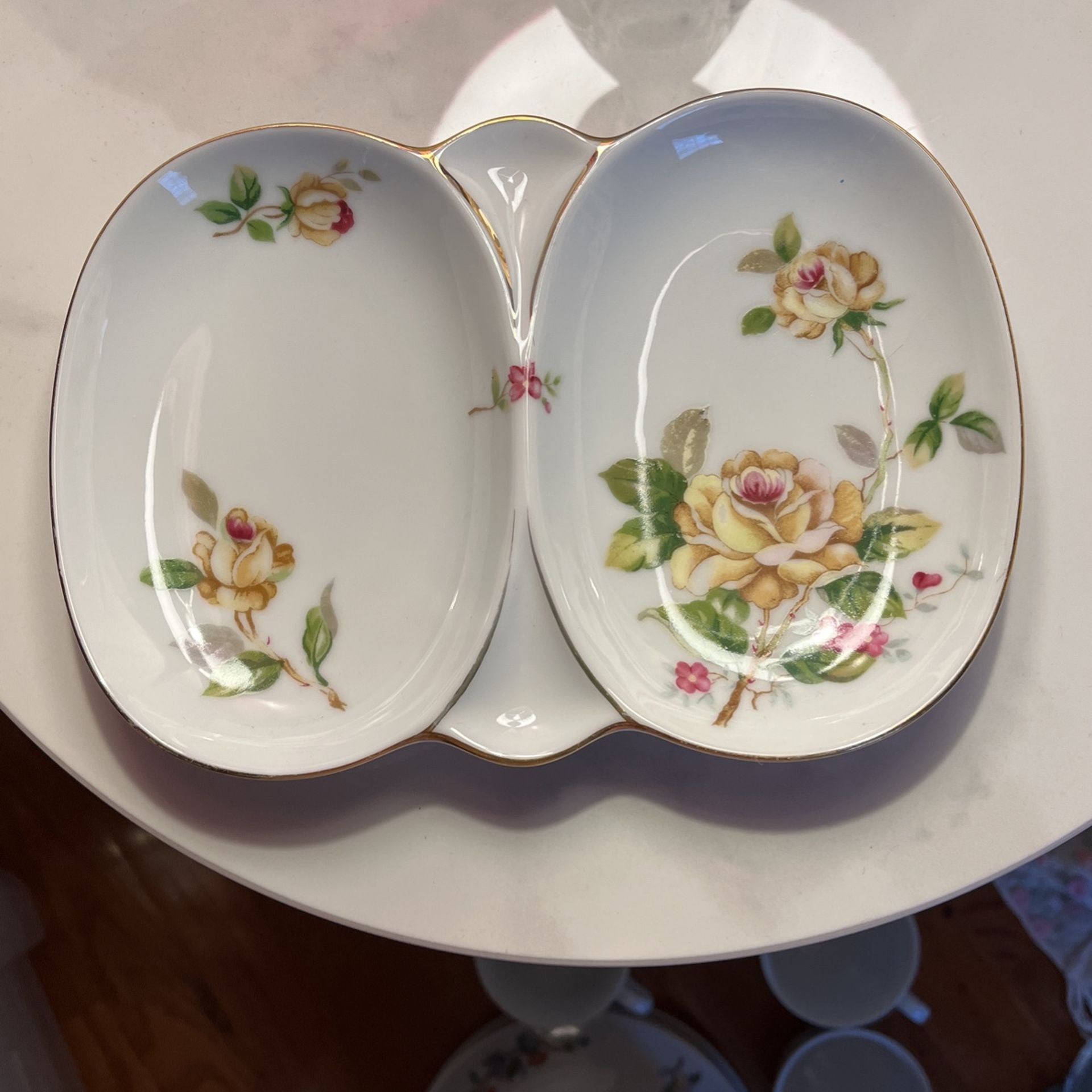 Lynmore China Japan pattern Golden Rose split dish