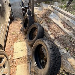 Good condition snow tires *275/55R20