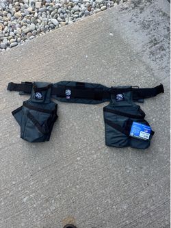 Badger occidental tool belt, medium in gunmetal left hand