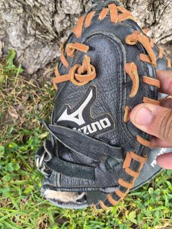 Muzuno "YOUTH" Catchers Glove ( SEE PICS) LOCATED in GLENDORA