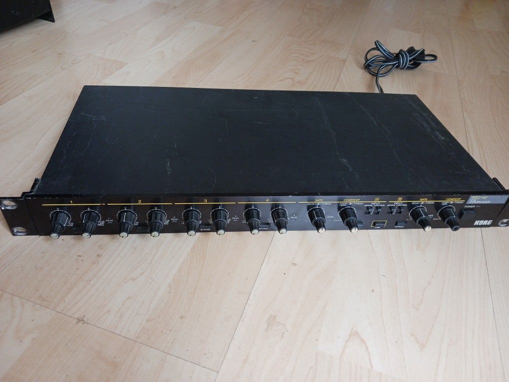 KORG  KEC - 42 EQ/ COMPANDER