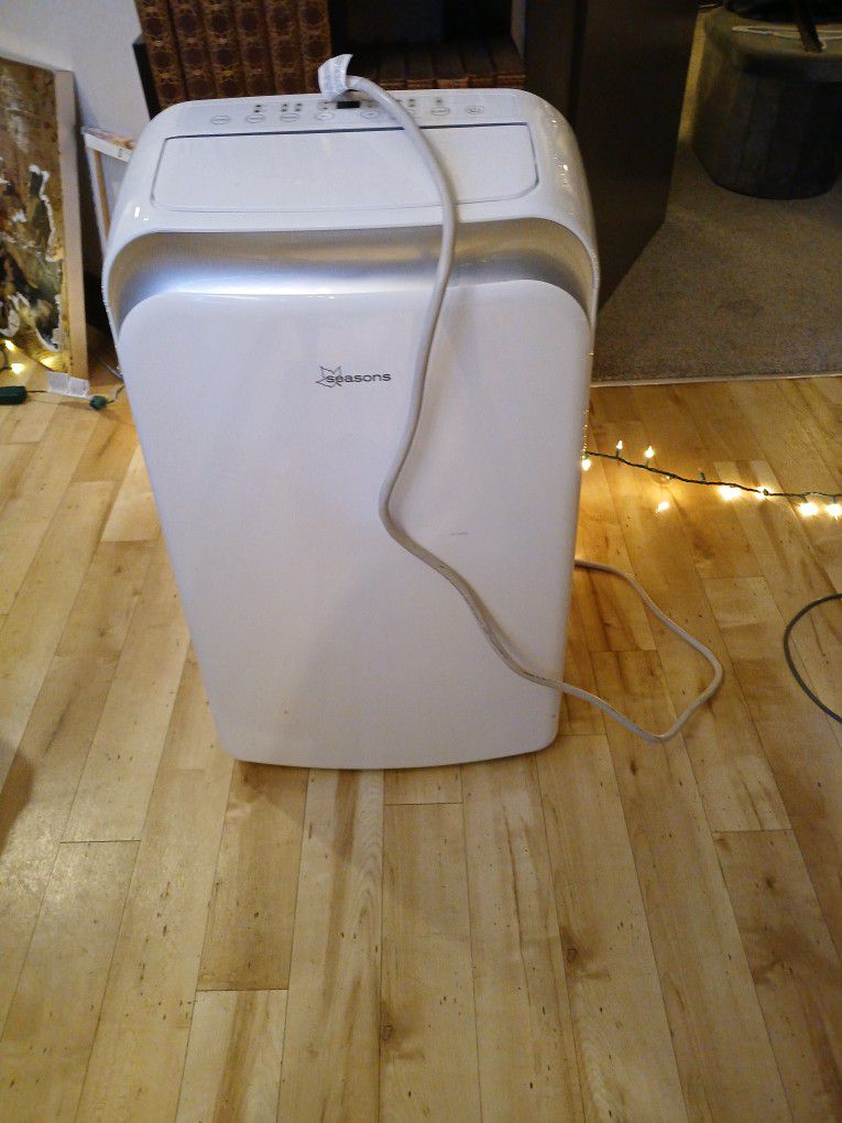 13,500 Btu Ac Unit. Comes With Hose And Window Adapter