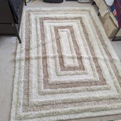 Beautiful Beige Rug 9x6 - *Barely Used* *Pet-Free home* 