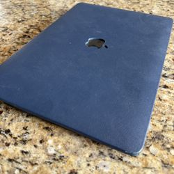 Selling MacBook Air $600