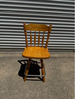 Vintage Colonial-Style Swivel Counter Height Bar Stool / Chair