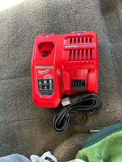 M12 and M18 12-Volt/18-Volt Lithium-lon Multi-Voltage Rapid Battery Charger