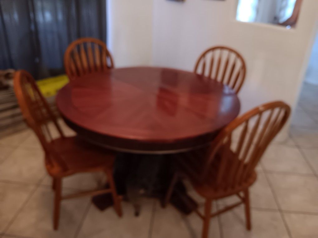 Dining Room Table And 4 Chairs 