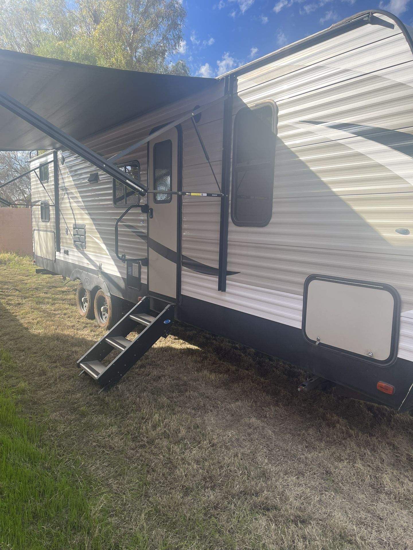 2019 Keystone Hideout 29’ Travel Trailer