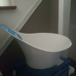 Munchkin Bath Tub 0-12months NEW 