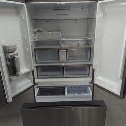Samsung French Door Refrigerator in Dual Auto Ice Maker with Ice Bites with Beverage Center and ENERGY STAR® Certified