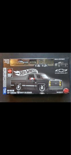 Hot Wheels Mattel Brick Shop '83 Chevy Silverado Building Set