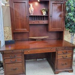 2 PEICE DESK & HUTCH LIGHT