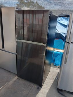 Samsung top freezer fridge w/ icemaker 28.75-inch RT18M6215SG