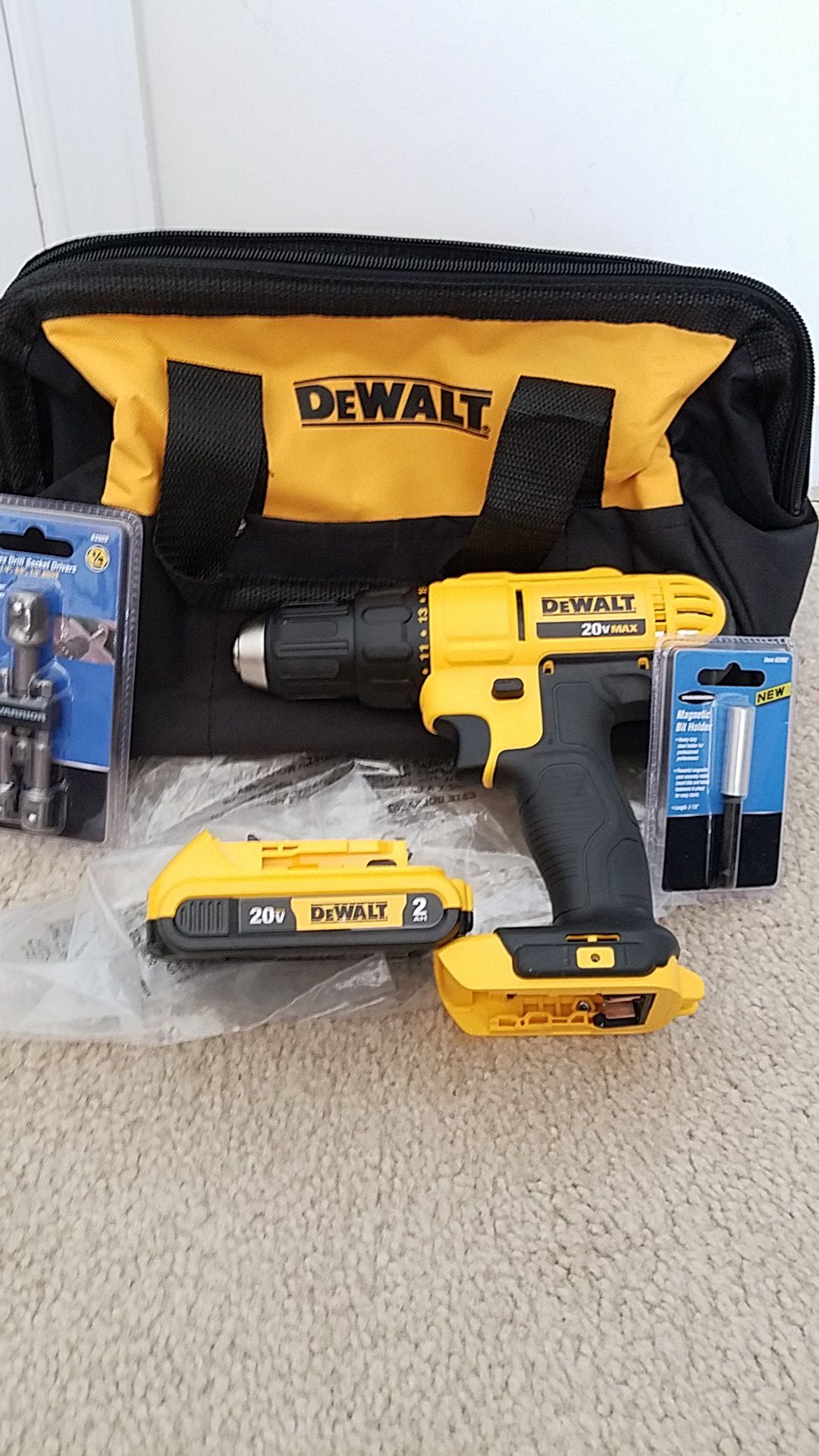 DEWALT 20v MAX drill/driver with battery and case