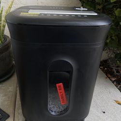 Amazon Basics Office Shredder