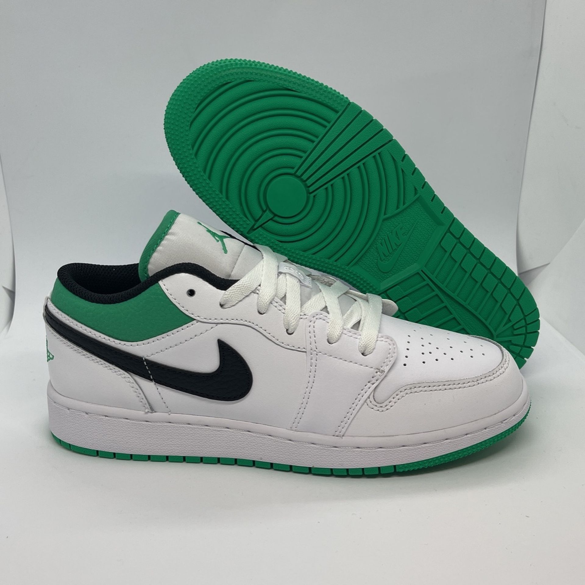 Jordan Low White Lucky Green Tumbled Leather (GS) 6Y