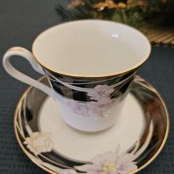 Mikasa Fine China Tea Cup & Saucers 12 