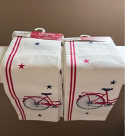 New Patriotic Table Runners with 4 mini gift bags with sparkly tags