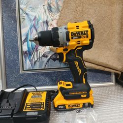 NEW DEWALT 20V XR 1/2 DRILL DRIVER TOOL KIT 