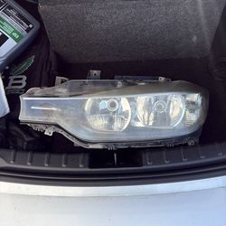 BMW 320i 215 headlight
