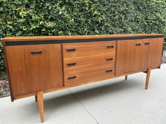 Mid-Century Modern Sideboard/Credenza/Buffet - UK Import
