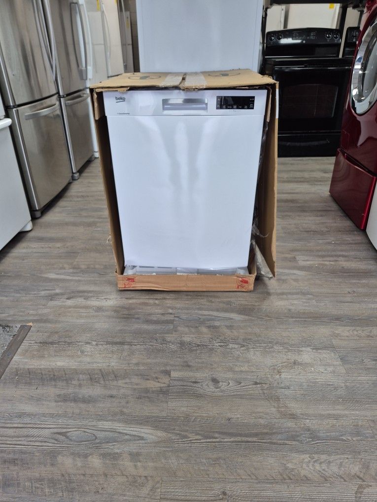 Brand New " Built In Dishwasher "