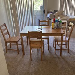 IKEA Dining Table With 4 Chairs 