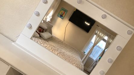 ✨ White Vanity Desk with Mirror & Lights ✨ $150 • Pick Up Only in Modesto