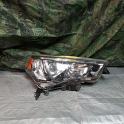 2014-19 Toyota 4Runner Right Headlight Regular 