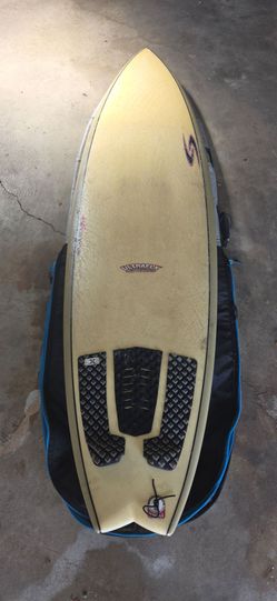 Soul Fish Surfboad 6'10" thruster with a bag