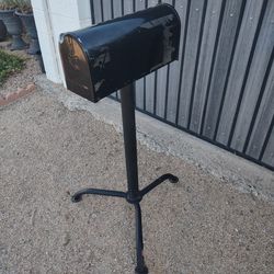 Steel Black Mailbox 3-Legged Base
