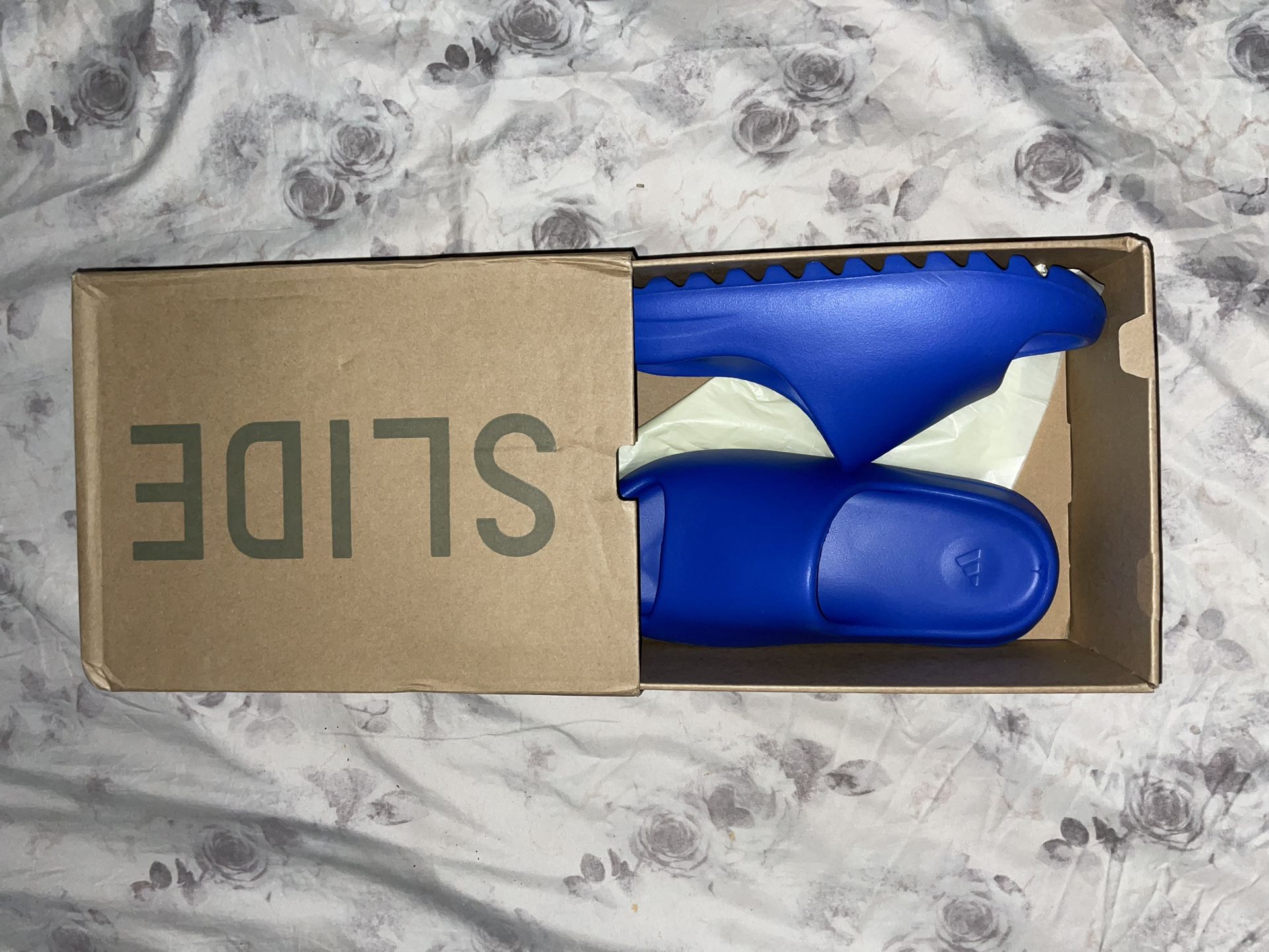 YEEZY SLIDES BLUE